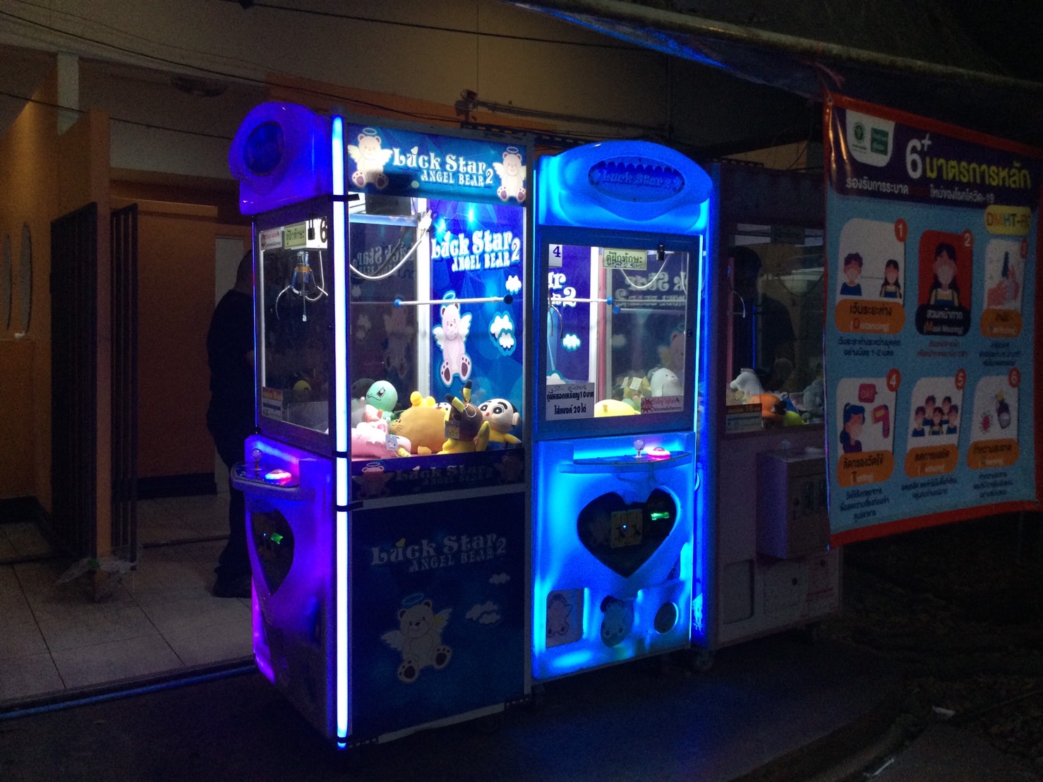 Politie van Pattaya treedt op tegen illegale kraanmachinespellen