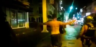 De politie van Pattaya arresteert een shirtloze, dronken, buitenlandse man in Zuid-Pattaya omdat hij zou proberen om willekeurig te vechten tegen lokale bewoners en politie