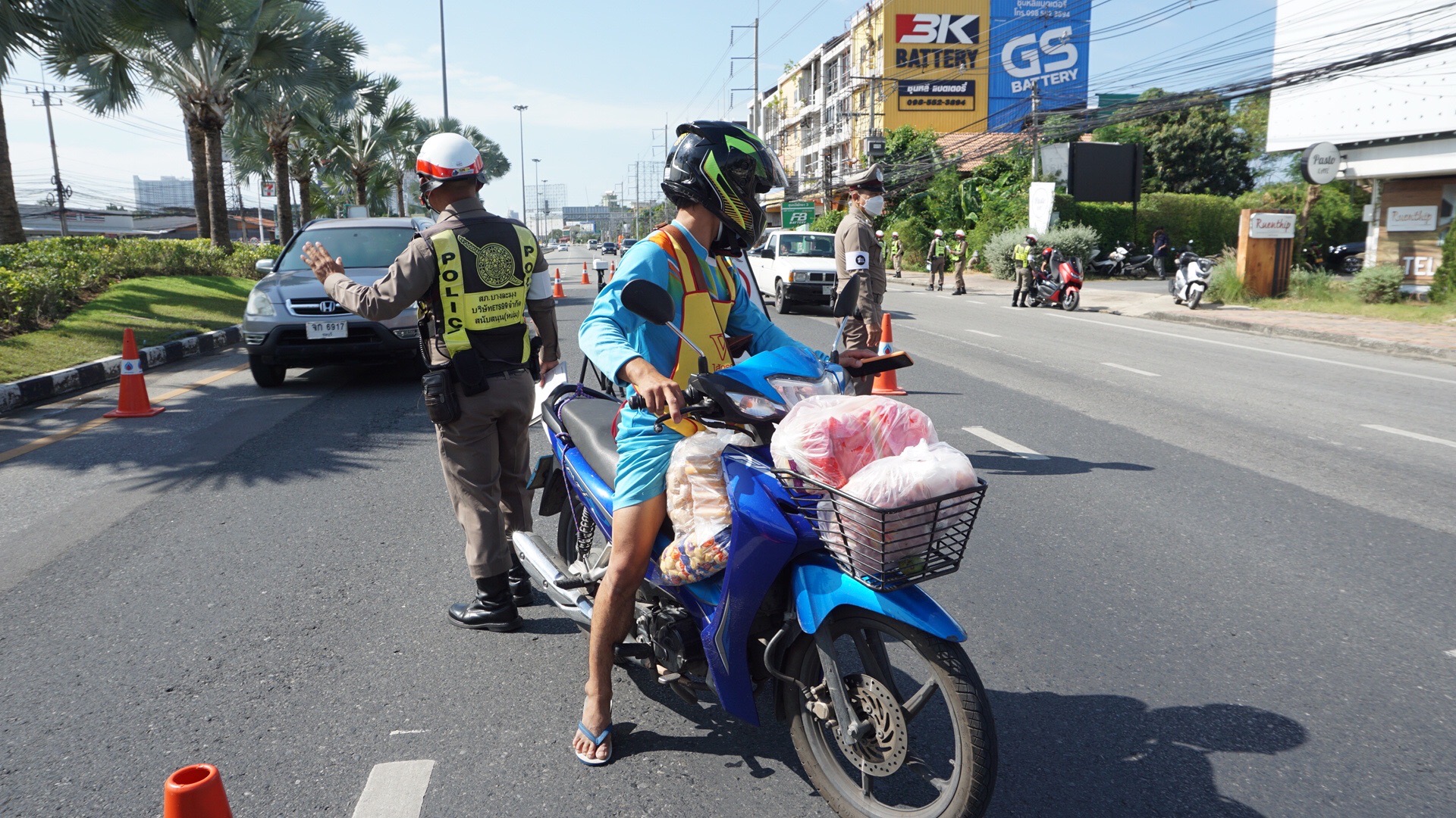 Video: Politiecontroleposten zijn dagelijks terug in Pattaya en niet iedereen is er blij mee
