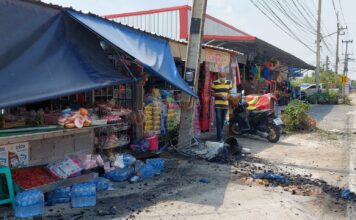 Pickup truck driver crashes into grocery store in Chonburi, blames wet road