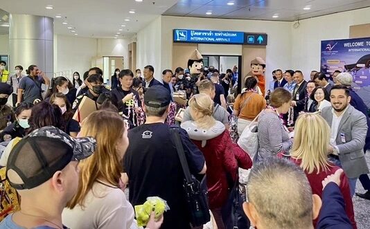 Weekoverzicht Thailand: voorstel om de openingstijden van de verkoop van alcohol te verlengen, geconfronteerd met tegenstand, binnenlandse Thaise reizigers zijn toegenomen, en meer