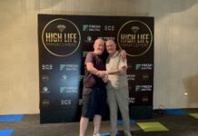 Paul "Gazza" Gascoigne houdt een goed ontvangen fanevenement met High Life Management in Pattaya, Thailand
